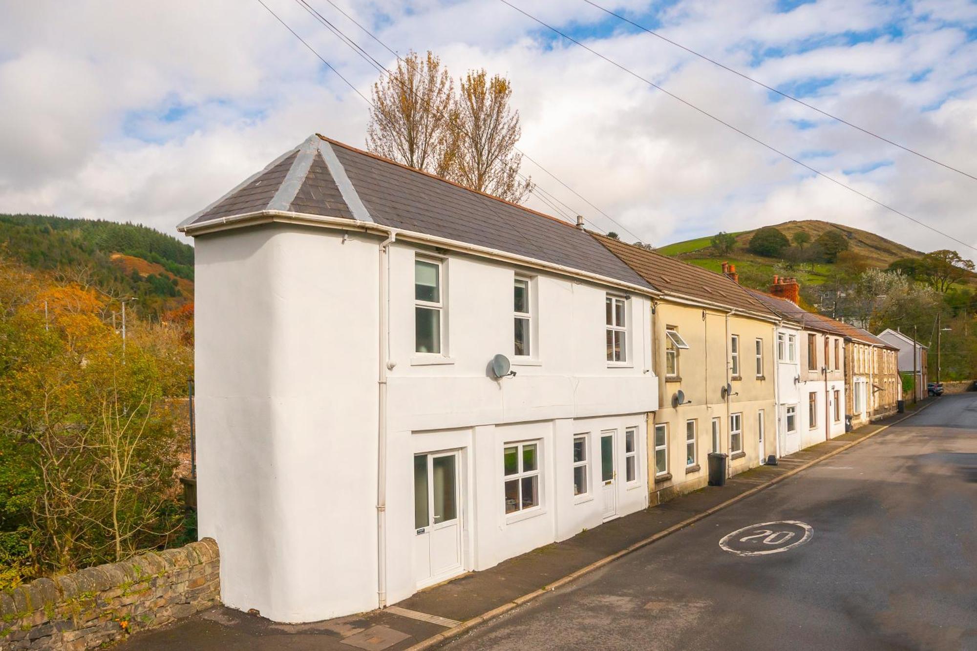 Riverside Great House In The Afan Forest Bike Park By Staystaycations Glyncorrwg Экстерьер фото