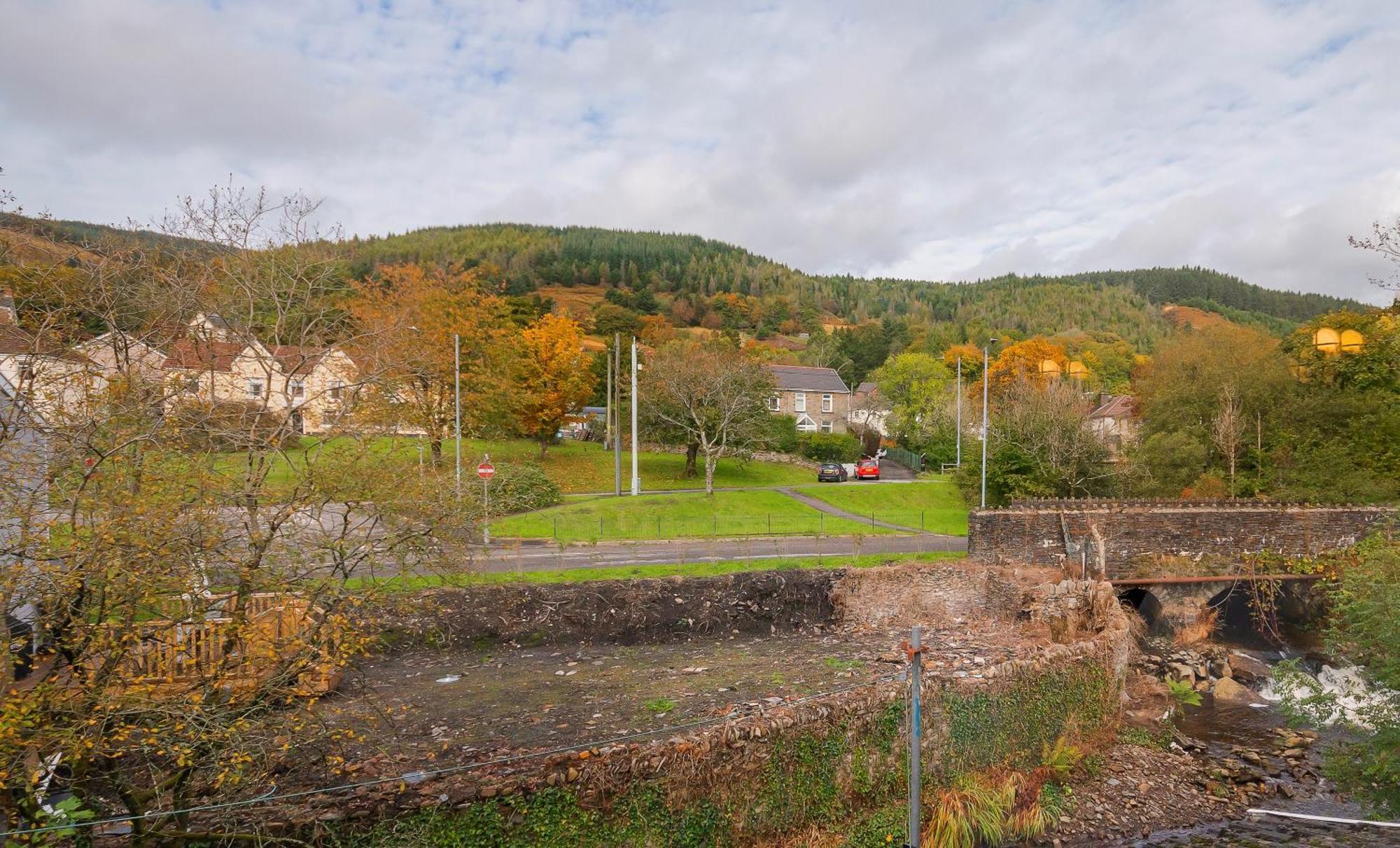 Riverside Great House In The Afan Forest Bike Park By Staystaycations Glyncorrwg Экстерьер фото